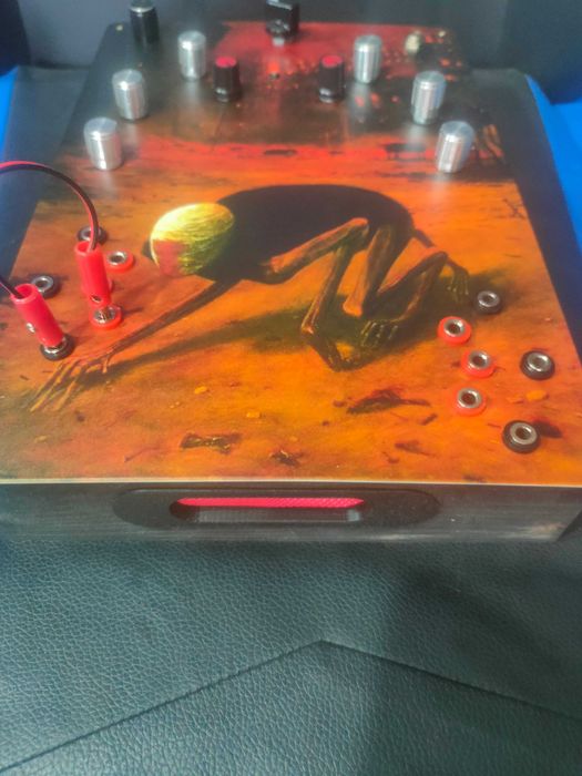 Syntezator diy drone synth Beksiński