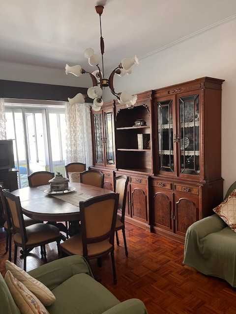 Quarto em apartamento luminoso em zona tranquila