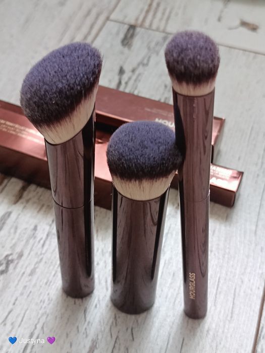 Zestaw 3 nowych pędzli do podkładu / korektora hourglass