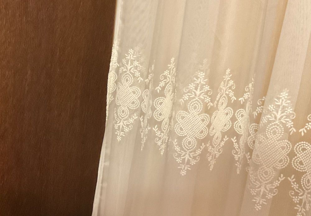 Firana na duże okno , haftowana