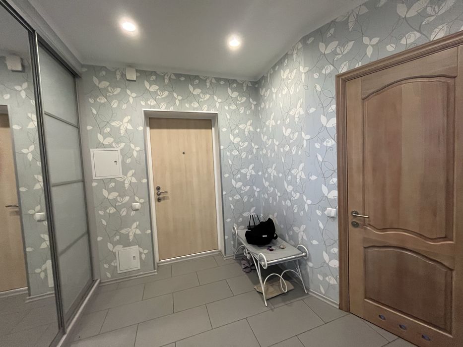 Продаж 2 кім. 65 кв.м Саперно-Слобідська 22