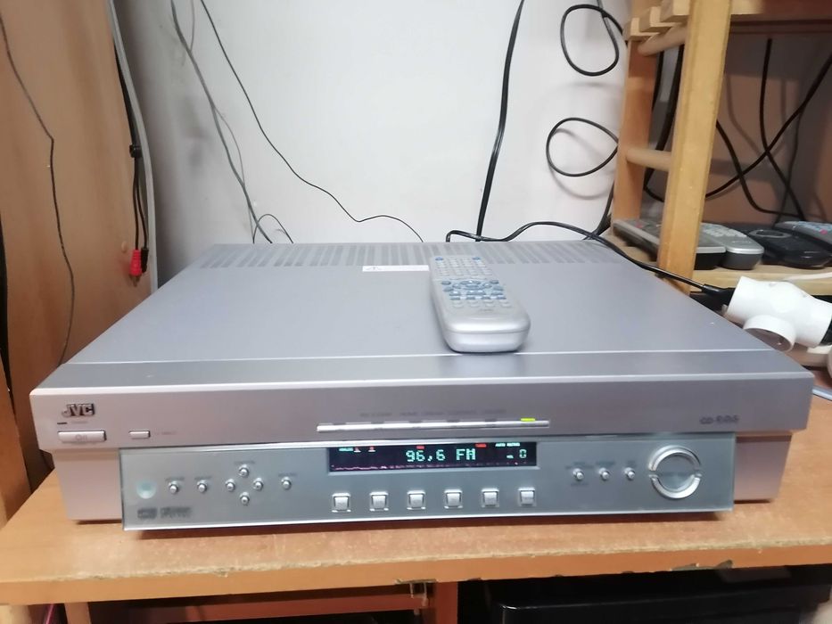 Amplituner JVC RX-E100R pilot