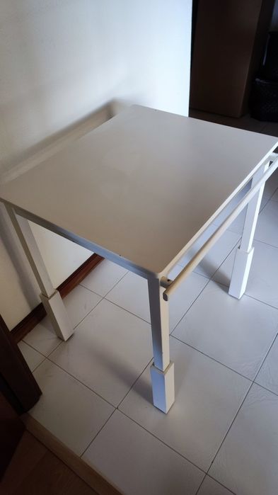 Mesa para estudo ou apoio