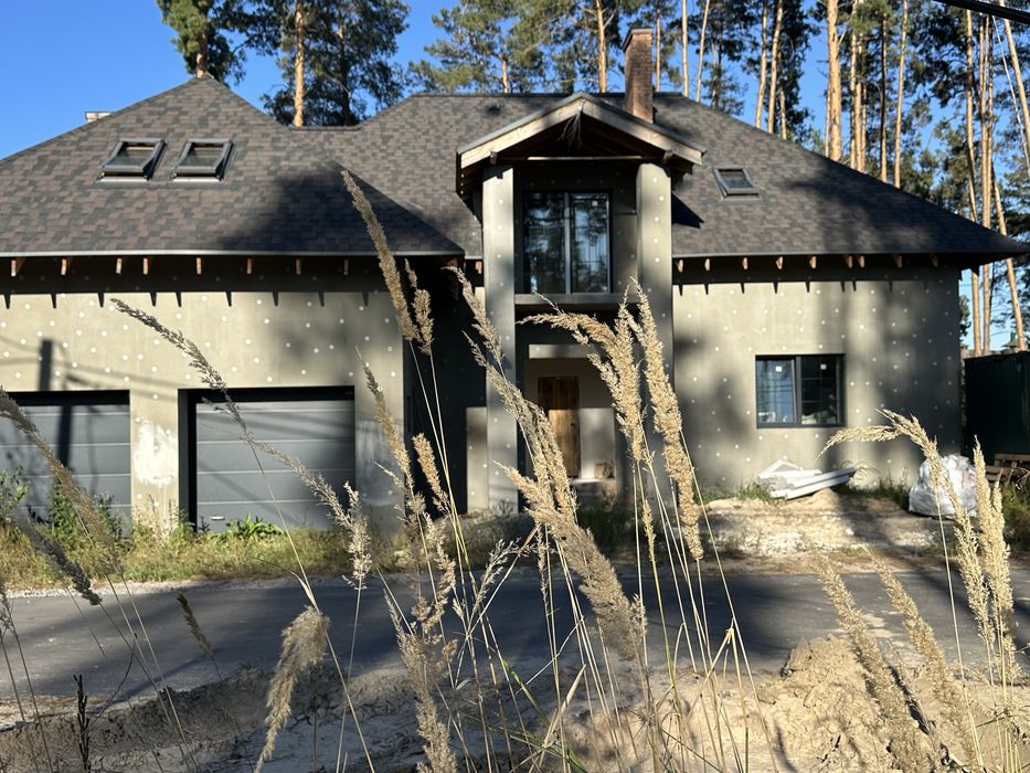 Продаж будинку в Стоянці, 245 м2 з гаражем та соснами на ділянці