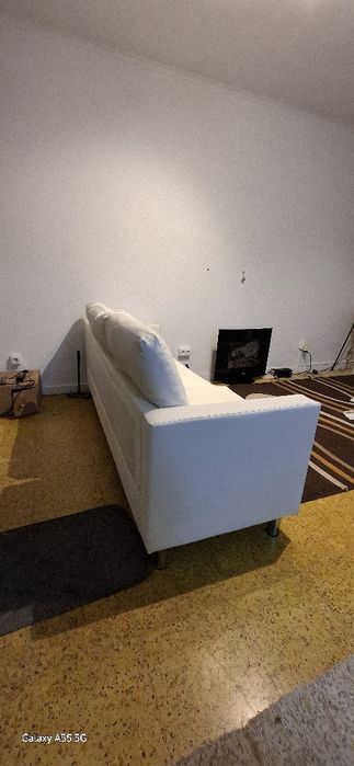 Sofá usado como novo