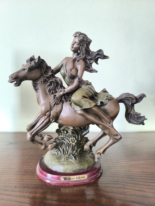 Estátua menina a cavalo