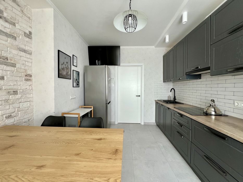 2-кімнатна у новобудові 70 м2 з елітним ремонтом та меблями. (4й Тавр)