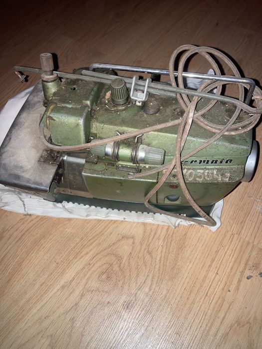 Maszyna do szycia overlock yamato dcz 403 stół