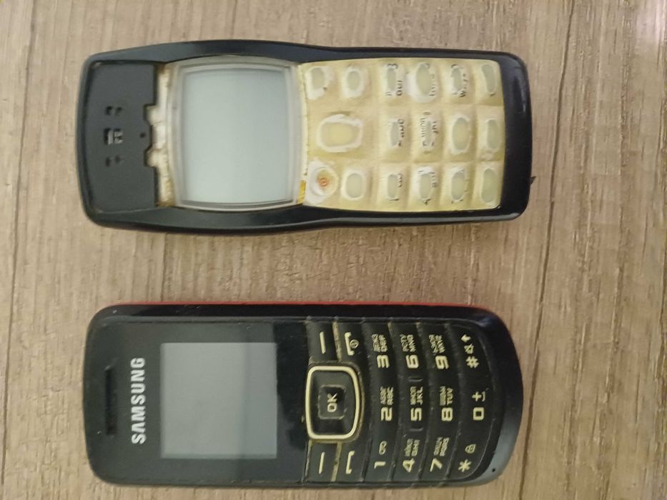 Продам телефоны.