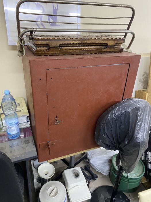 Металевий ящик (сейф)