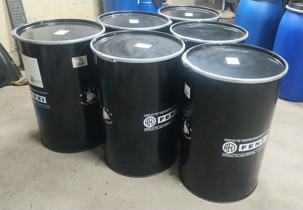 6 Barricas / Bidons 200L metal c/novos. Possibilidade de Entrega  a combinar