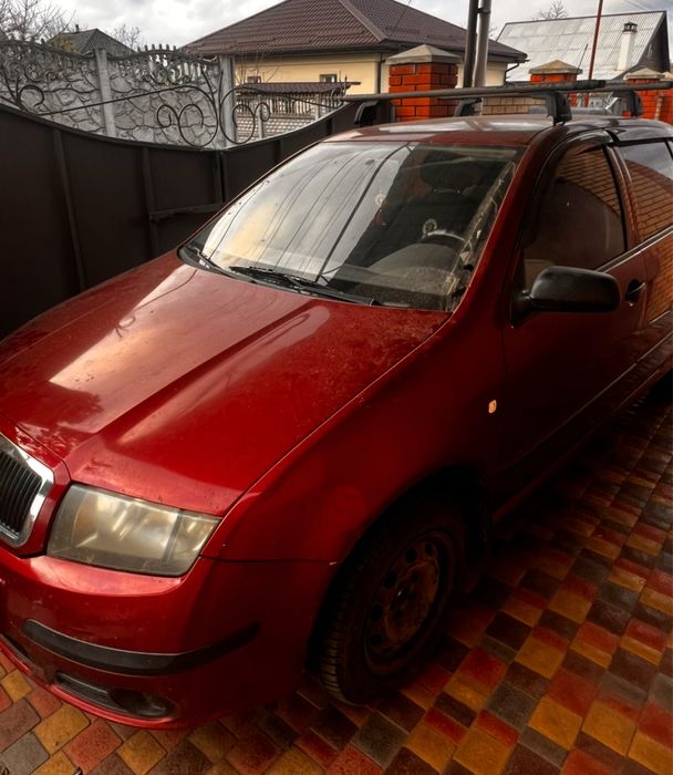 Машина skoda fabia.