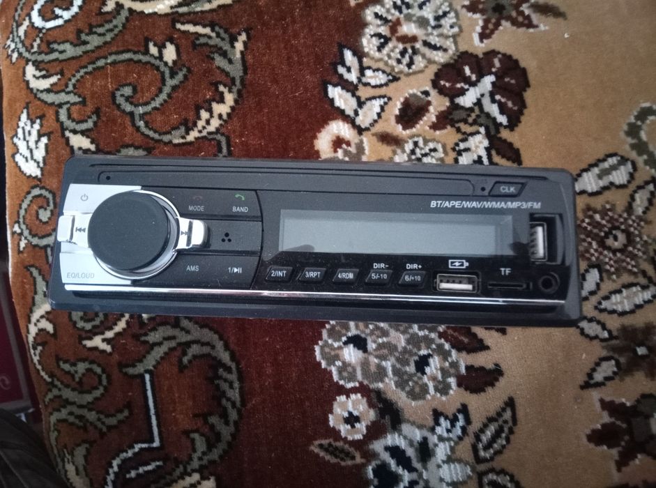 Автомобільна магнітола