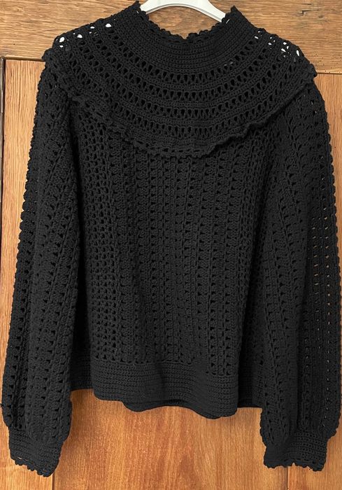 Sweter Rixo czarny szydełkowy kołnierz falbanki