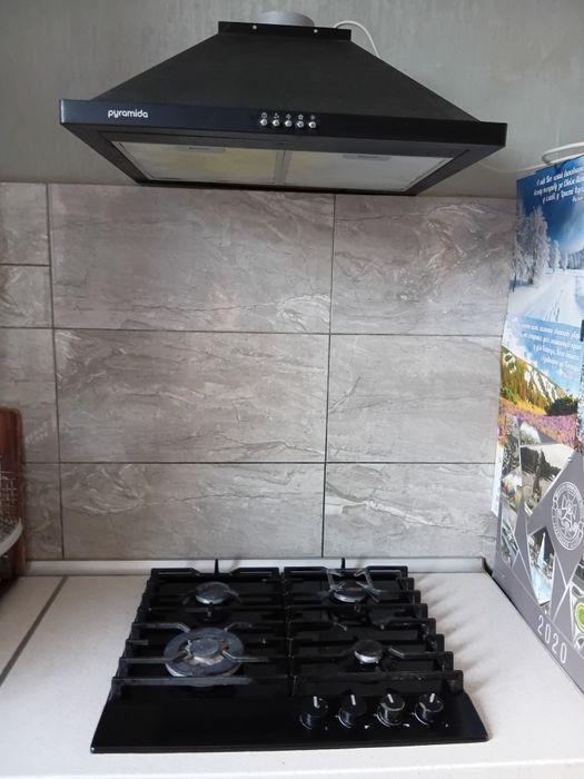 Продаю вытяжку Пирамида бу