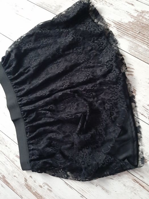 Spódniczka koronkowa