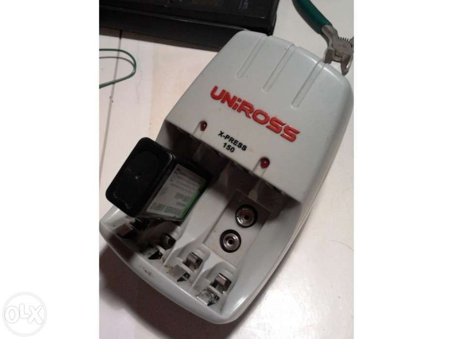 Carregador de pilhas ou baterias uniross x-press 150