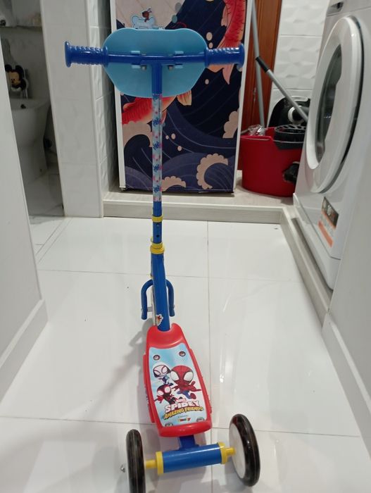 Trotinete do homem -aranha