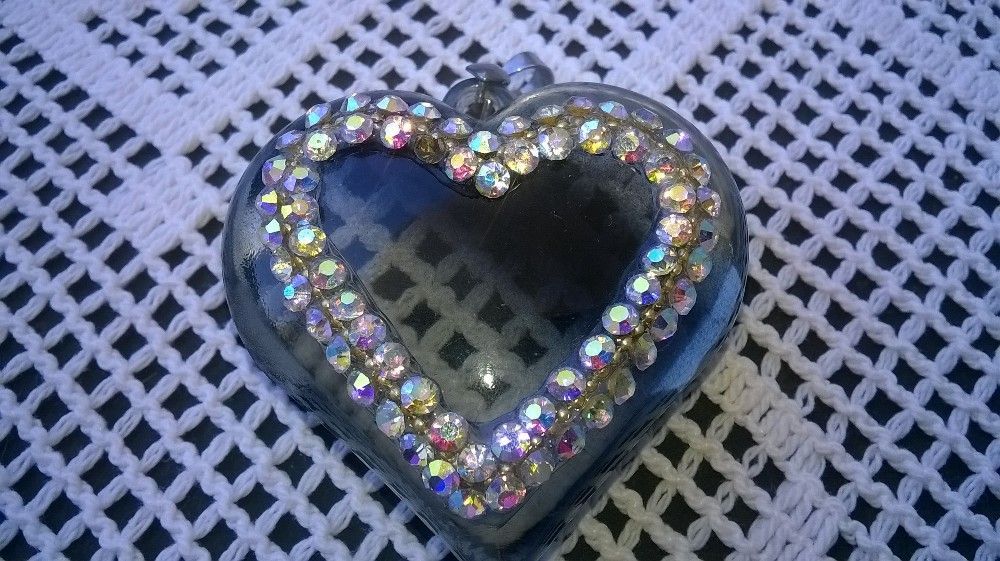 Pendente em forma de coraçâo