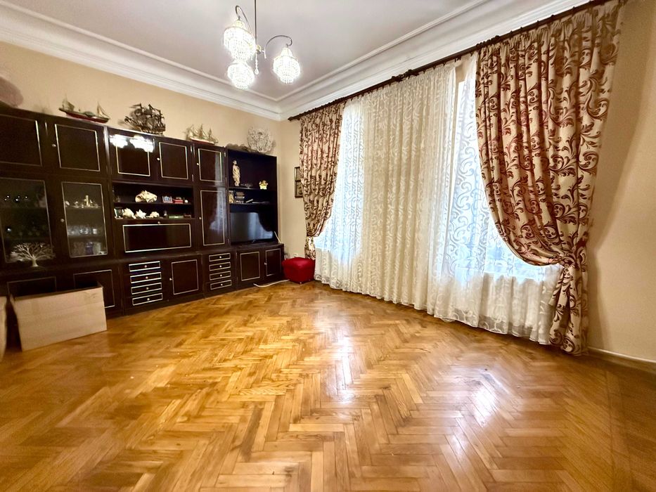 Уникальная четырехкомнатная квартира по ул. Успенской /парк Шевченко