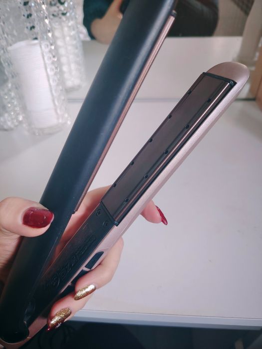 Prostownica do włosów Remington Wet 2 Straight Pro S7970. 
Zgłębiaj te