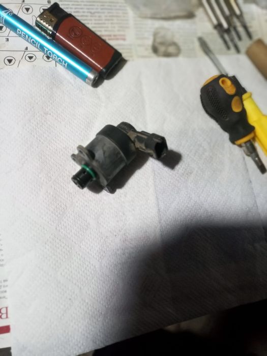 Объект на изображении — регулятор давления топлива