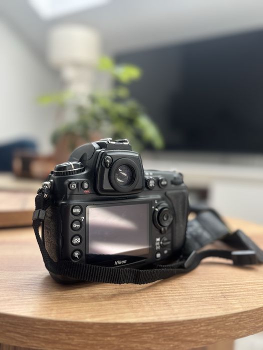 Nikon d700 z obiektywem 18-105