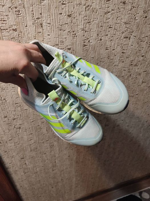 Кросівки adidas .