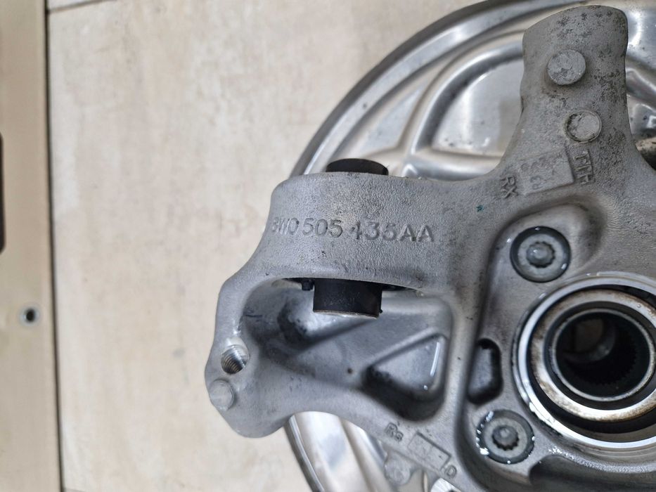 Цапфа со ступицей задняя Audi A4 B9 2017 2018 2019 2020 2021 2022 2023