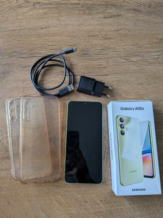 Telefon komórkowy Samsung Galaxy A05s etui ładowarka