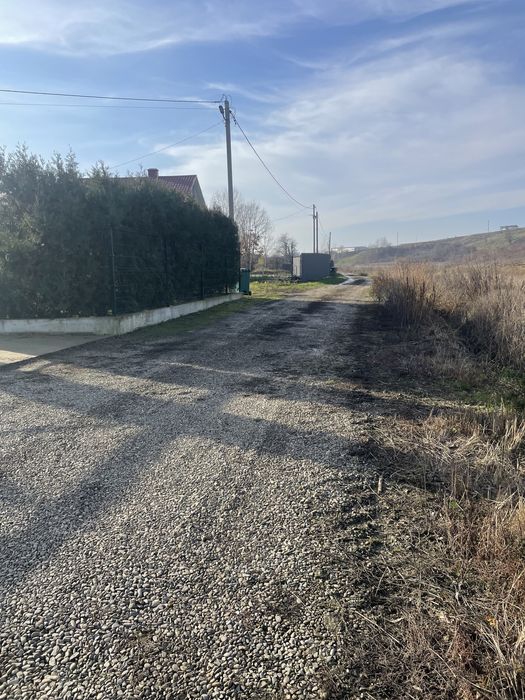 Продається земельна ділянка с.Молодія