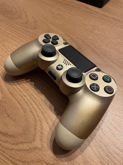 Playstation 4 PRO 1TB + 2pady + 3 gry