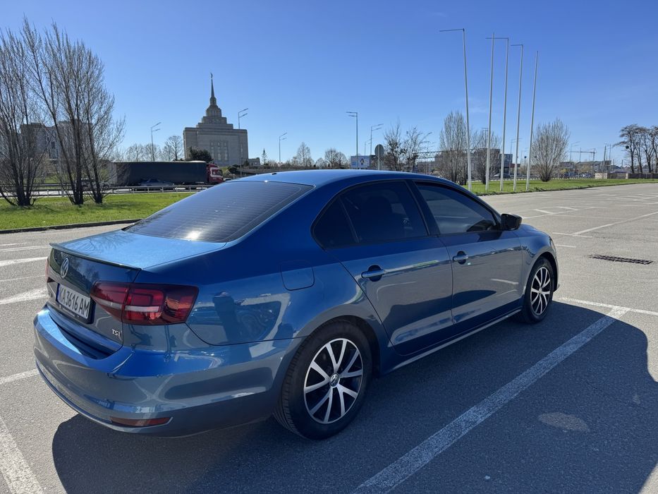 Продам Volkswagen Jetta 1.4 2015.