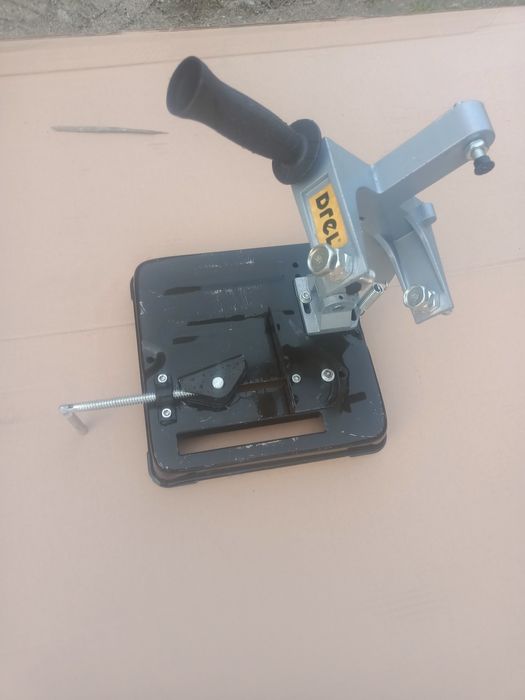 Mocowanie szlifierki katowej stół