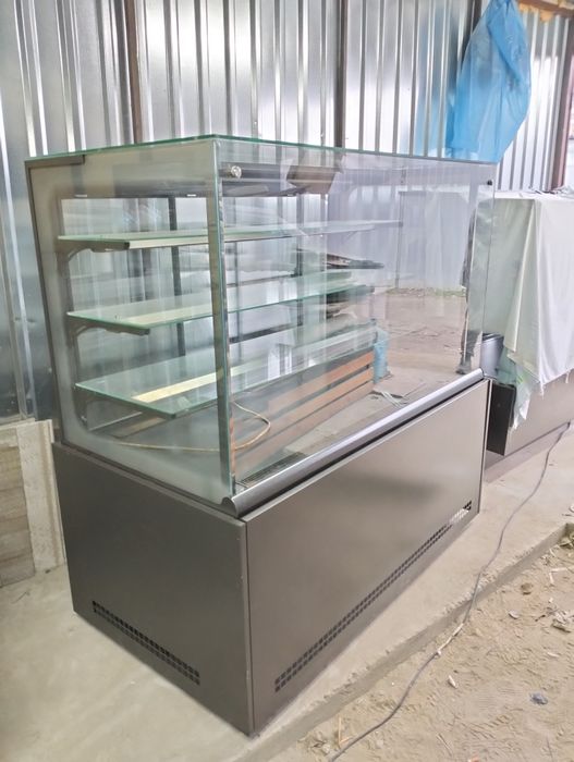 Кондитерська вітрина куб кондитерская витрина куб  холодильна 1,3-1,5м