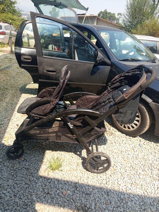 Carrinho de bebe gêmeos