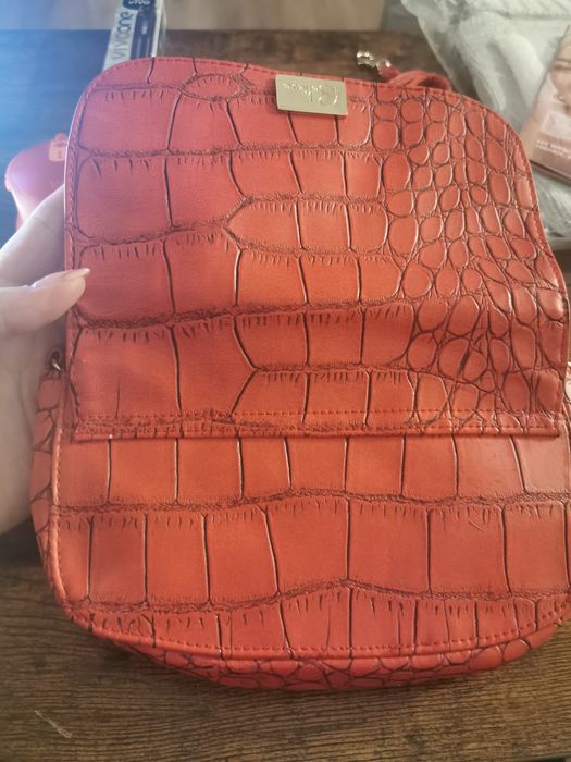 Czerwona torebka believe