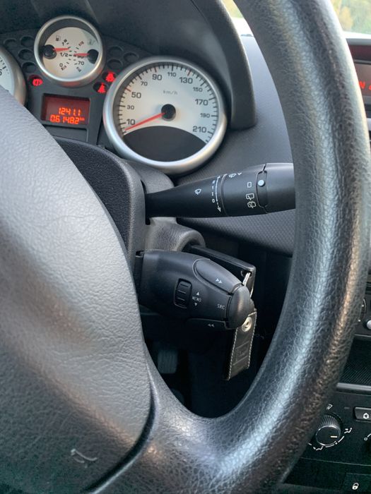 Peugeot 207 95 cv/ 61 mil kms/ 1dono/ motor corrente-IRREPREENSIVEL
