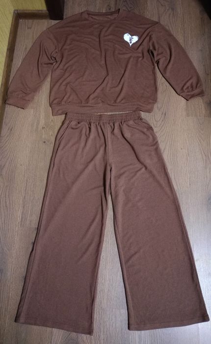 Жіночий костюм ( кофта + штани ).
