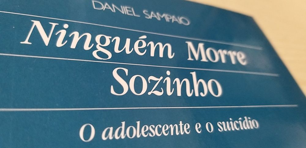Ninguém Morre Sozinho de Daniel Sampaio.