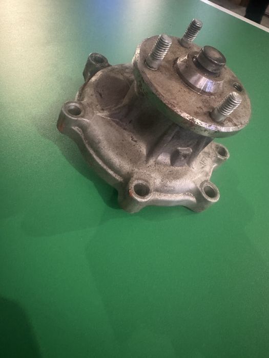 Помпа на Hyundai Terracan (Хендай Терракан)