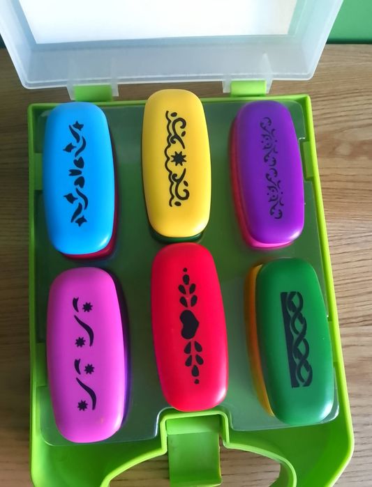 Dziurkacze dekoracyjne i drewniane stempelki