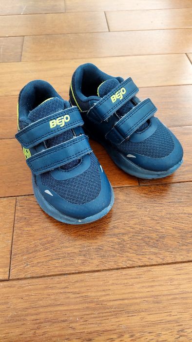 Buty chłopięce sportowe r 23