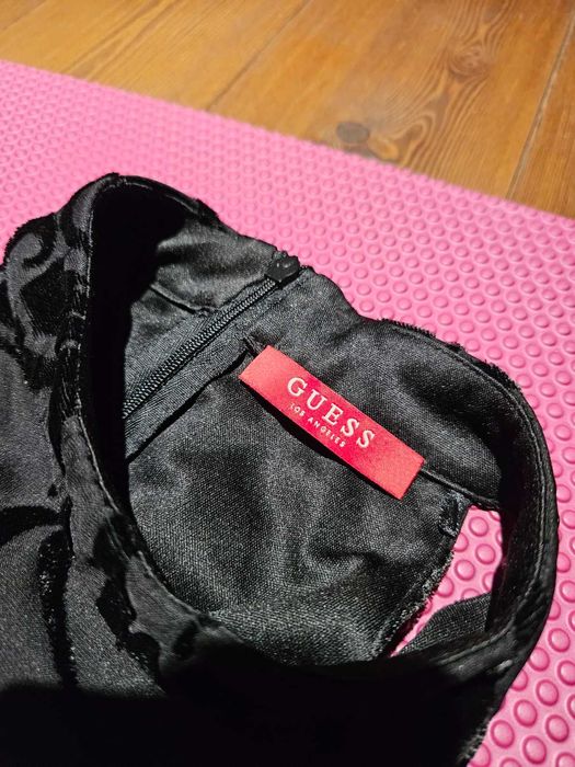 Czarna sukienka GUESS M