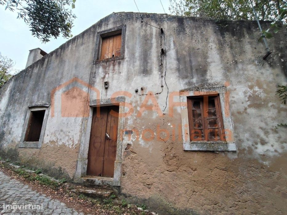Country Cottage of 116 m² for Reconstruction, with 5,000 m² of Land...