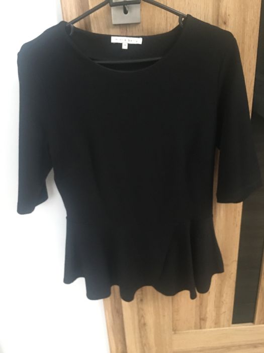 Bluzka damska z falbaną baskinką S