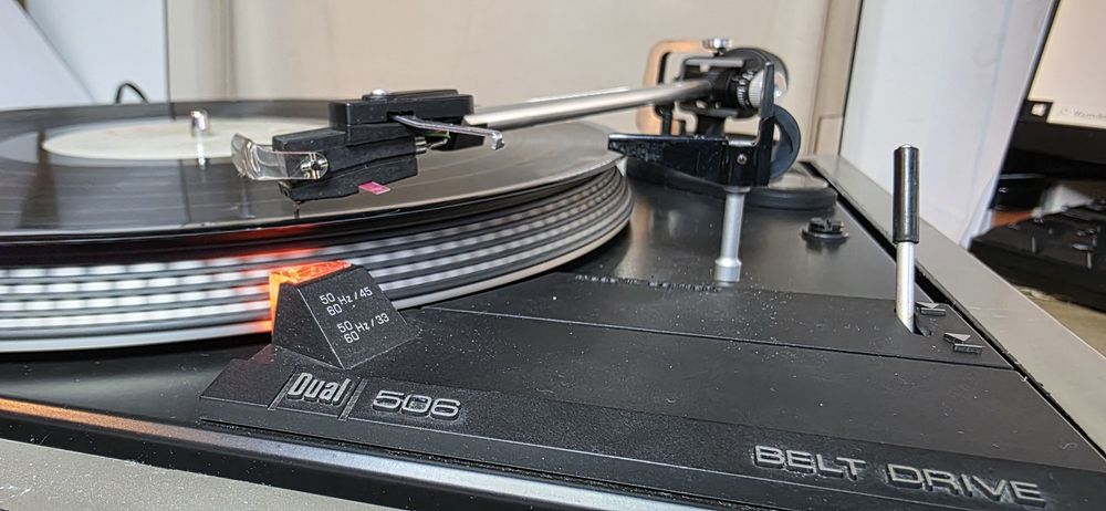 Gramofon. DUAL  CS 506-1