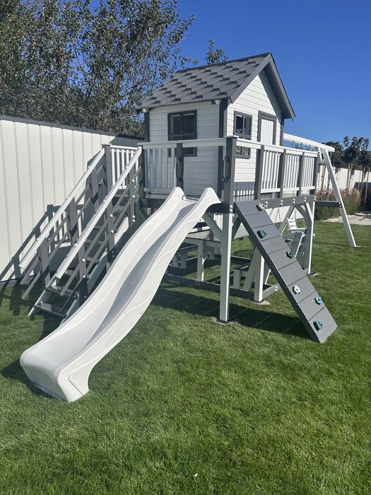 Дитячий будиночок гірка скеледром гойдалки столик лавочки майданчик