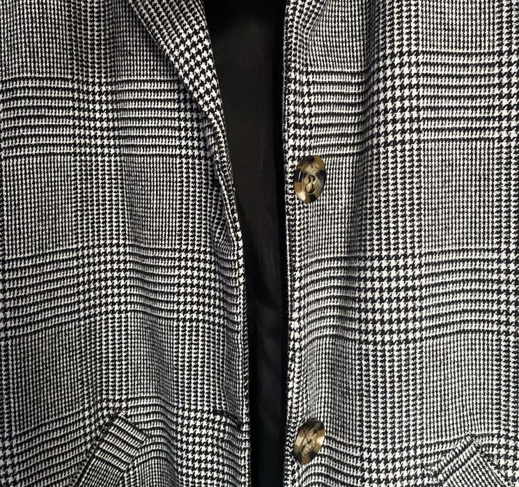 Стильне весняне пальто у клітинку