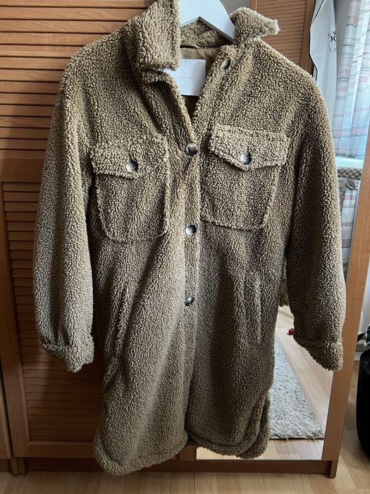 Brązowy misiowy płaszcz Bershka